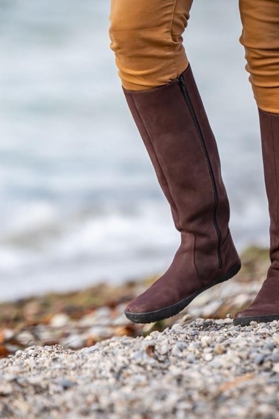 Dia_damen_Barfuss-Winterstiefel_dunkelbraun_lifestyle