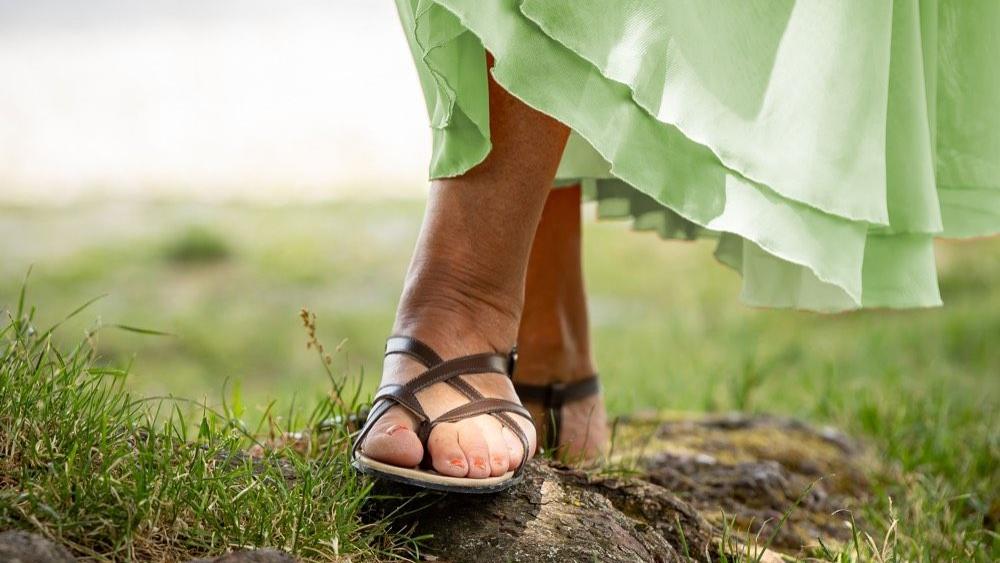 SoleRunner-Damen-Sandale-Rhea-dunkelbraun-lifestyle-533550