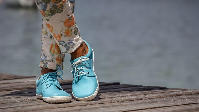 SoleRunner-metis-skyblue-Damen-Minimal-Barfussschuh-lifestyle