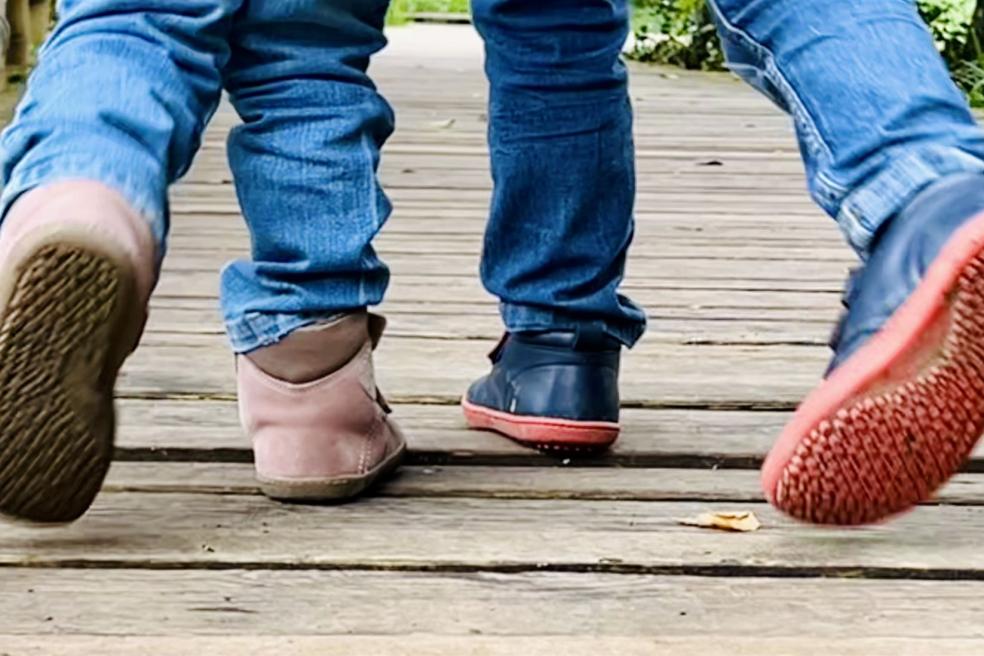 Sole-Runner_Kinder_Winter_Barfussschuhe_Eris-Winter-und-Titania-rose-lifestyle